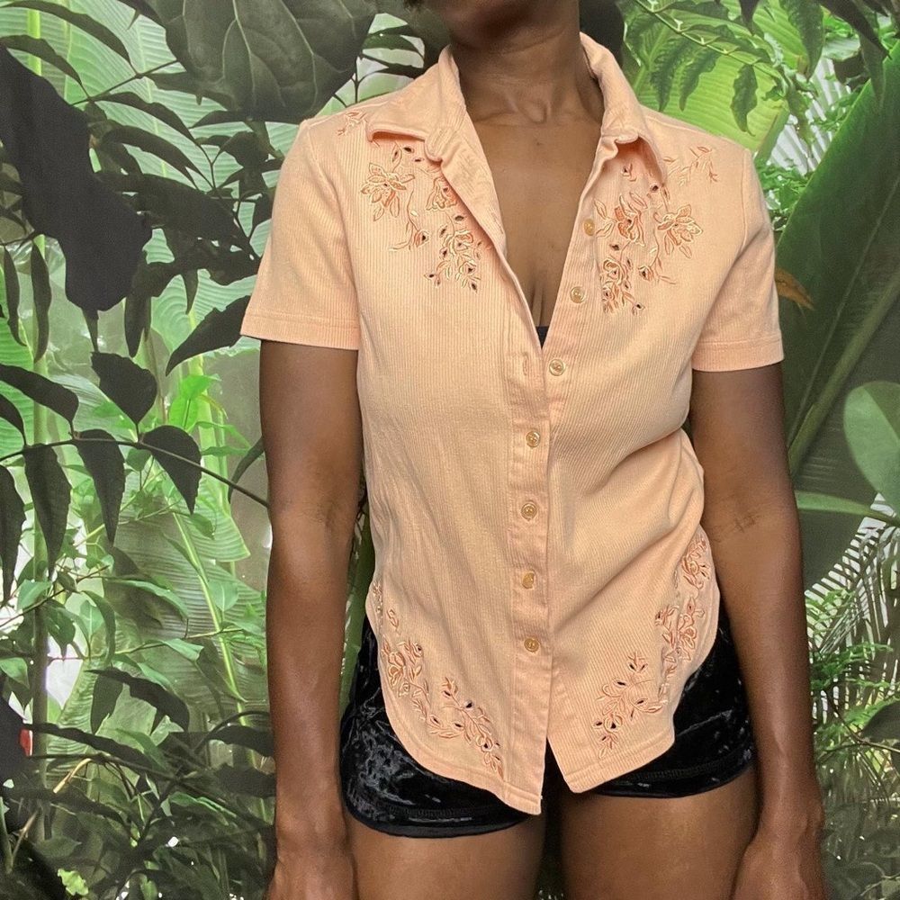 Floral embroidered button up. Salmon pink. Size medium. Perfect condition!! - Picture 2 of 6